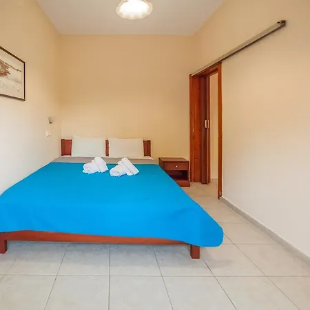 Sintrivanis Beach Apartament *