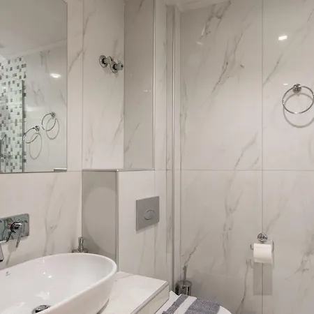 Sintrivanis דירה